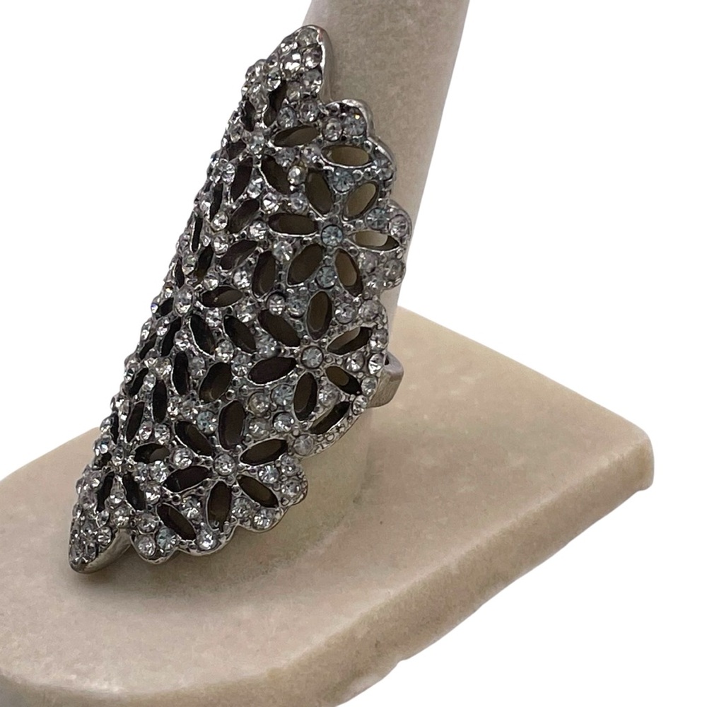 ❤️ Retro Silver Tone Filagree Crystal Long Ring